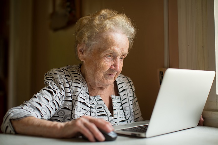 Oude vrouw online